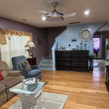 Colorful 3 Bedrooms Twin Home Near Center ฟิลาเดลเฟีย ภายนอก รูปภาพ
