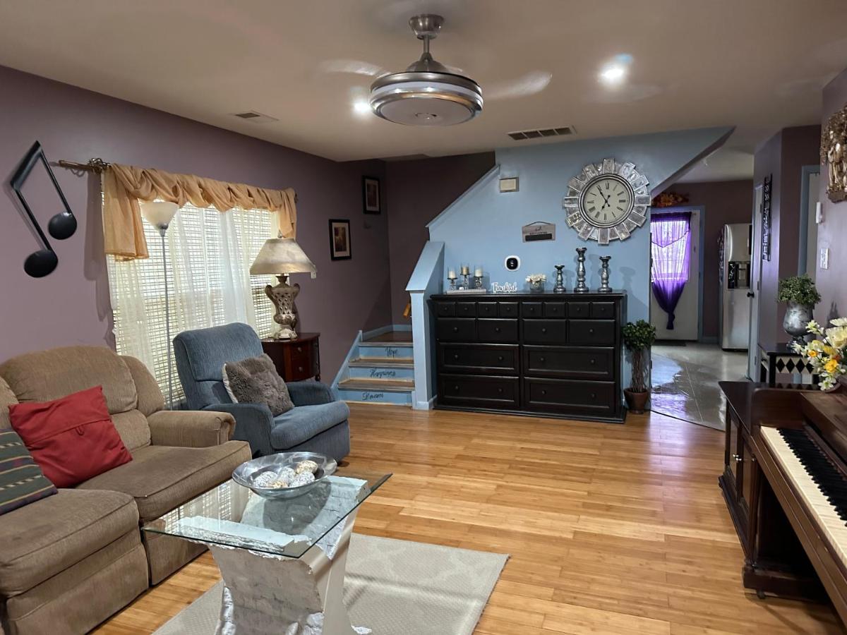 Colorful 3 Bedrooms Twin Home Near Center ฟิลาเดลเฟีย ภายนอก รูปภาพ